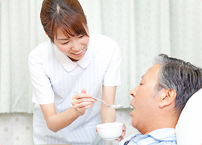 先輩スタッフのある一日の流れ